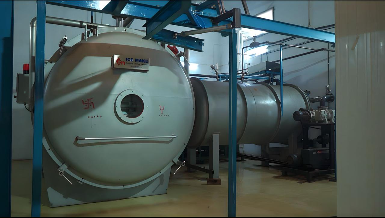 Vacuum freeze dryer